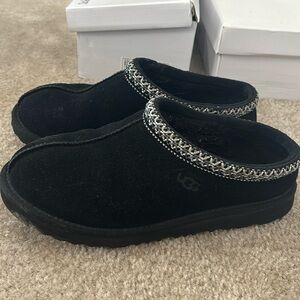 Black Ugg Slippers